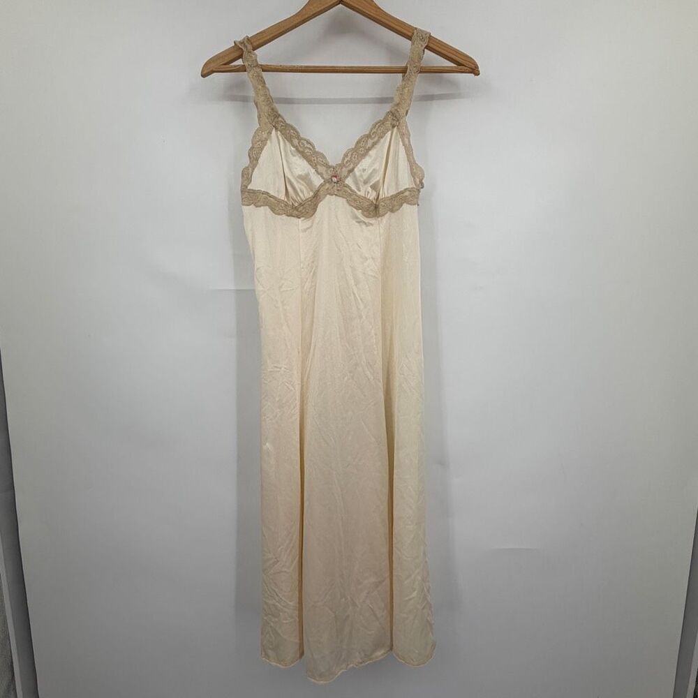 Vintage Cream Nylon Lace Trim Full Length Nightgown Size 34 Smal